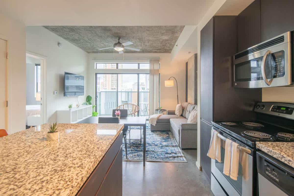 Appartamento Adorable 1bd - Downtown - Gym, Pool, Parking *