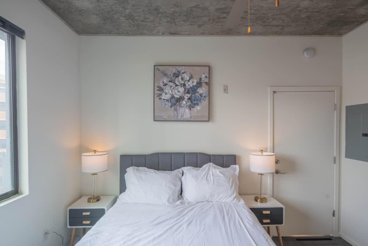 Adorable 1bd - Downtown - Gym, Pool, Parking