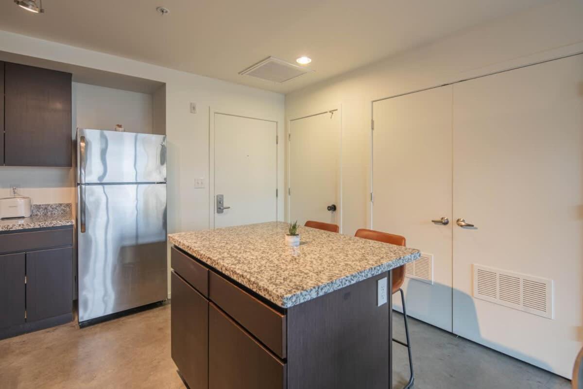 Adorable 1bd - Downtown - Gym, Pool, Parking * Phoenix