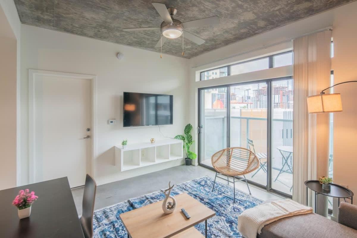 Appartement Adorable 1bd - Downtown - Gym, Pool, Parking *