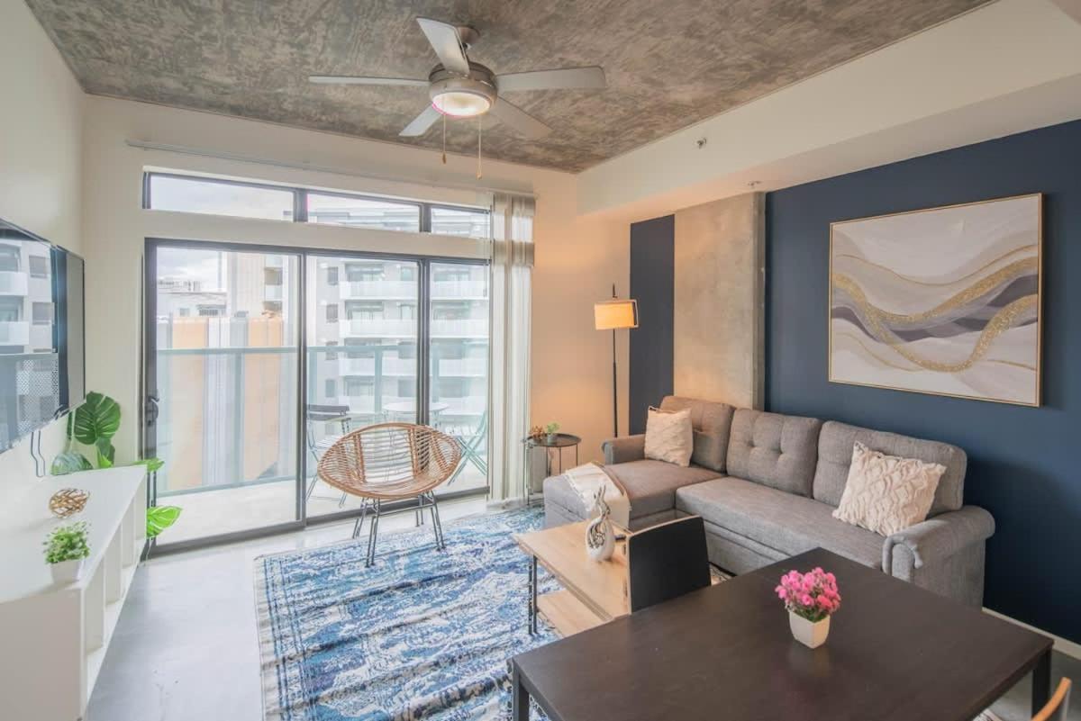 Appartement Adorable 1bd - Downtown - Gym, Pool, Parking